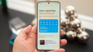 Read more about the article I’ve used an iPhone for 15 years, but Samsung Galaxy S25’s new AI briefing feature makes me want to give Android a try